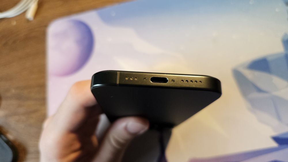 iPhone 16 pro black 1Tb impecabil.