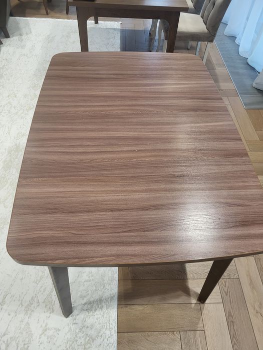 Стол гостиной и кухни