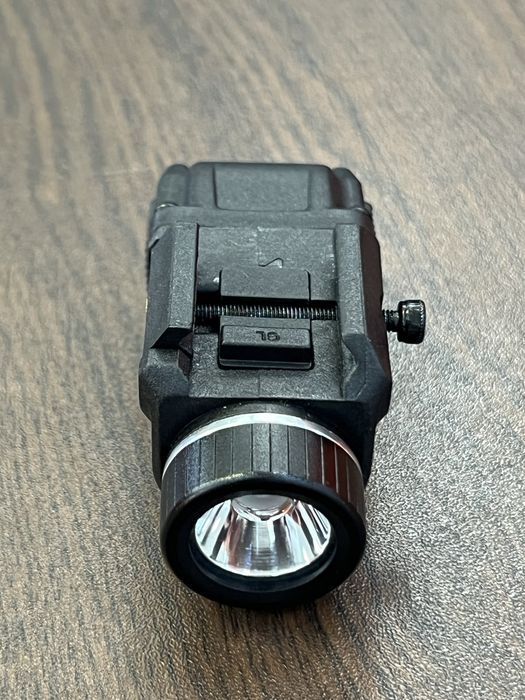 Подцевен фенер за пистолет