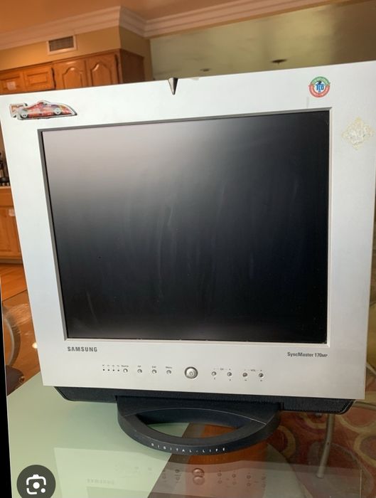 Продавам Samsung SyncMaster 171MP – 17-инчов Smart мултимедиен монитор