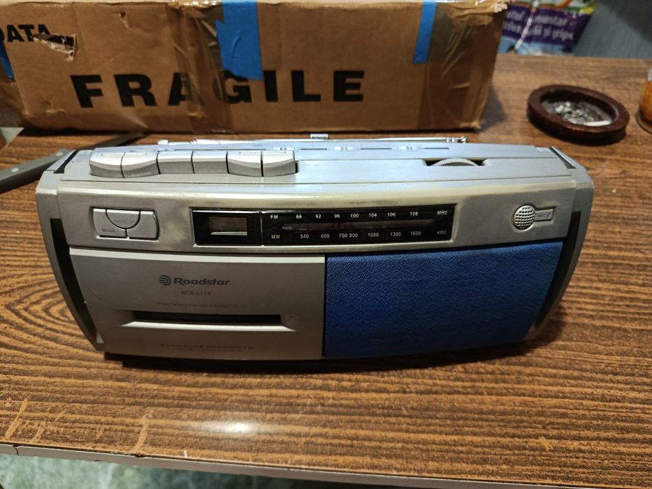 Vând radio casetofon