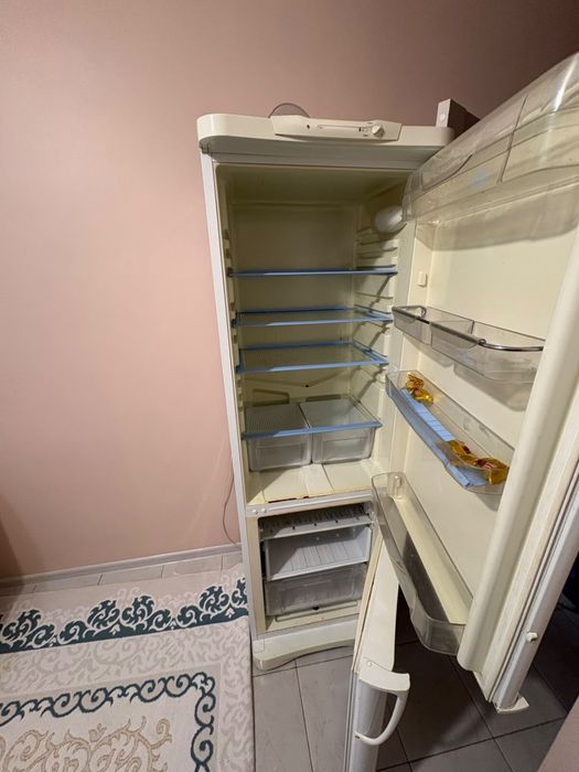 Холодильник Indesit