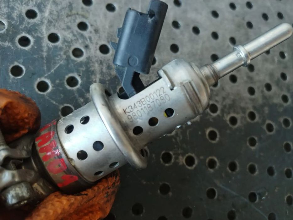 injector adbulue 2.0 hdi ah01  peugeot 5008 308  citroen c5  9801187080