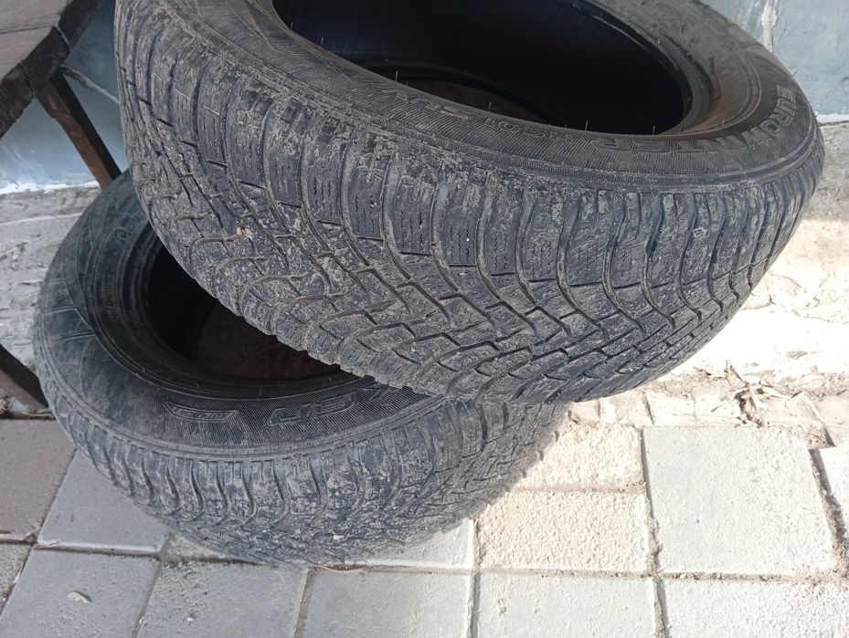 Продам 2 покрышки