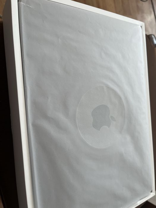 MacBook Air 13” M2 • 8GB / 256GB