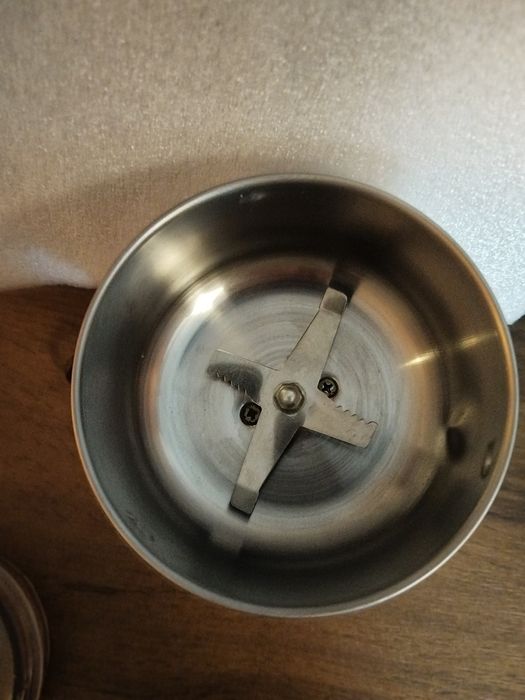 Кафемелачка с 4 ножа