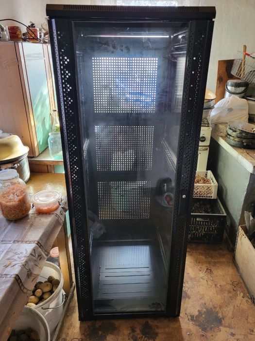 Продам сетевой шкаф