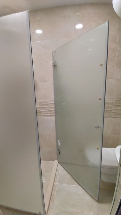 Параван за баня  матирано стъкло