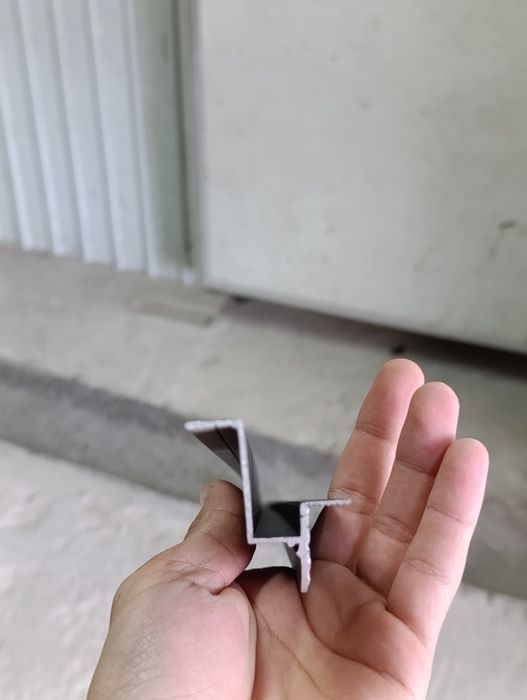 Парящий профиль с подсветкой