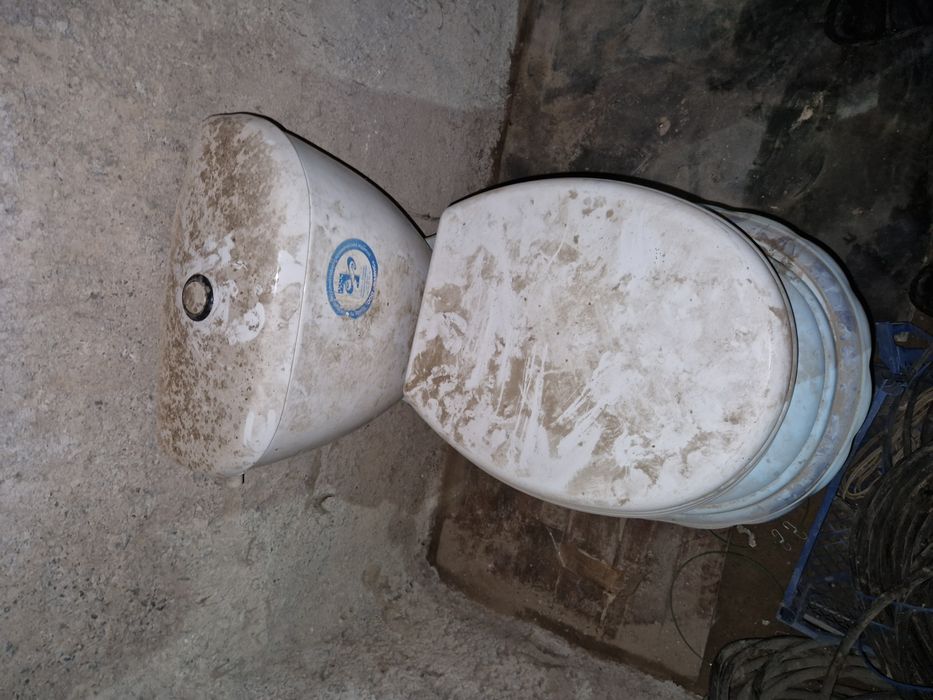 Продам бу унитазы