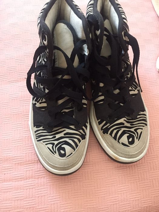 Tenisi adidas in stare buna. Nu sunt purtati f mult.