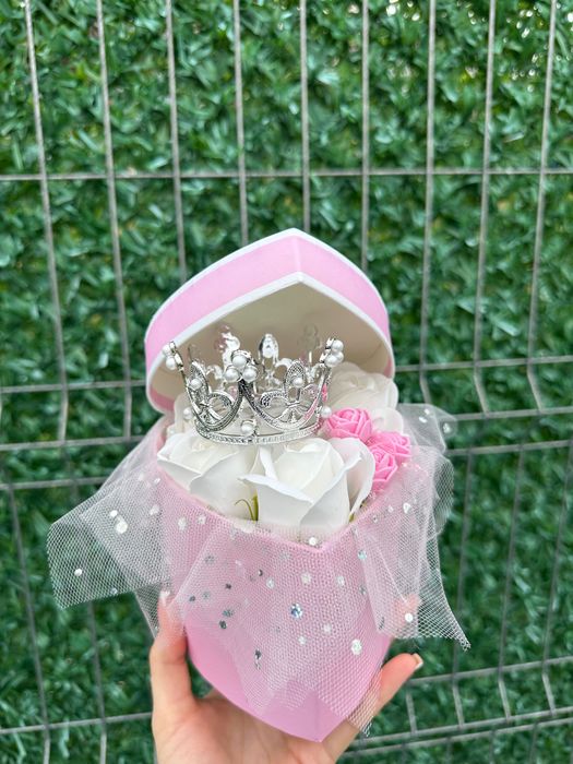 Подаръци от сапунени рози и сатенени рози