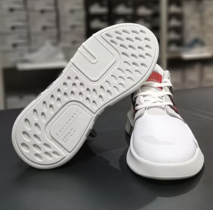 Adidas кроссовки