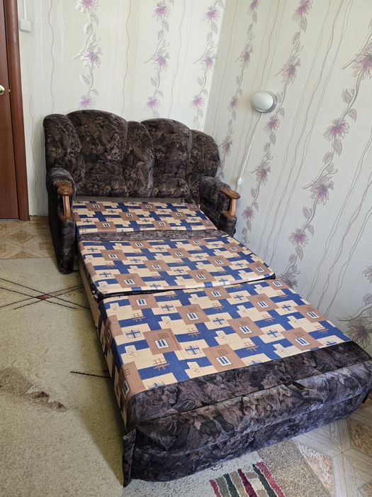 Продам диван в хорошем  состоянии.