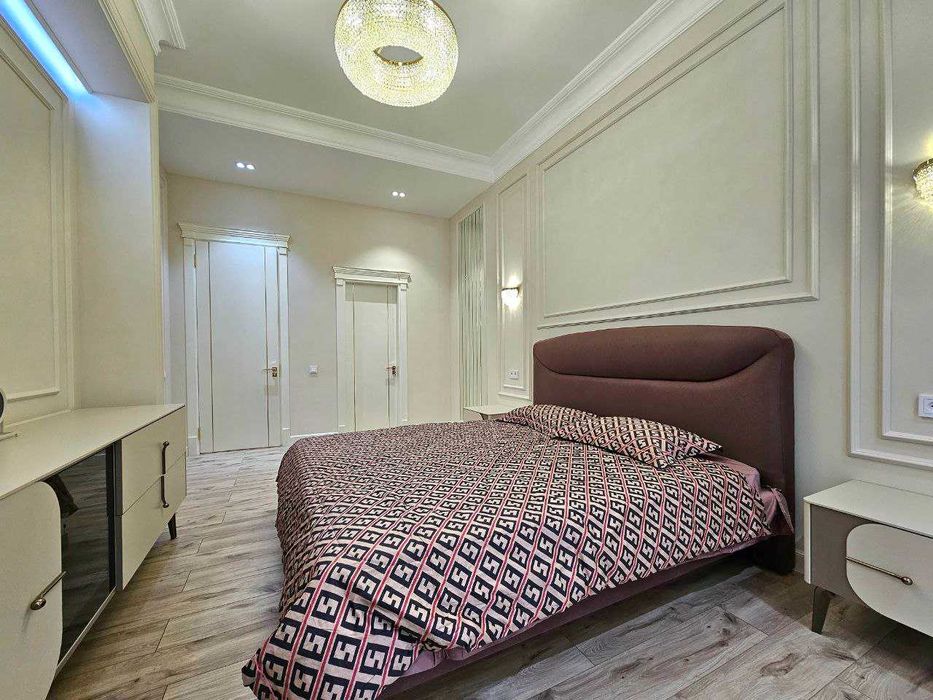 Сдаётся 3х комнатная квартира!  ЖК Казахстан! Ц-5 Алайский рынок!