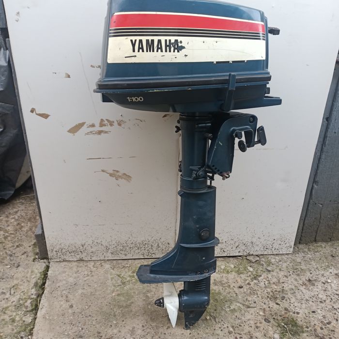 Vând motor de barcă Yamaha