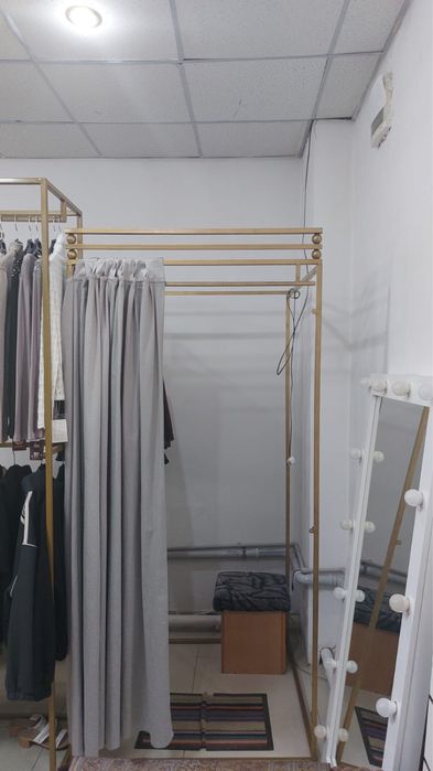 Продам стеллажи для бутика