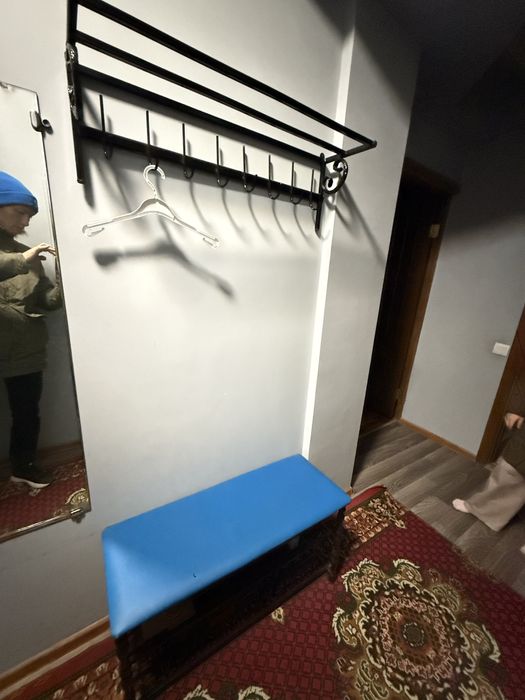 Продам пуфик и вешалку