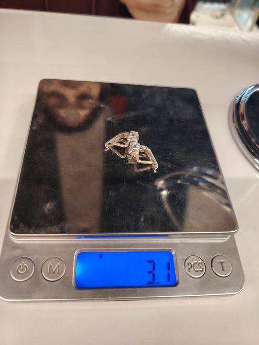 Kumush uzuk, detski zirak sotiladi. Grami 50000