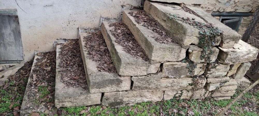 Стъпала от дялан камък