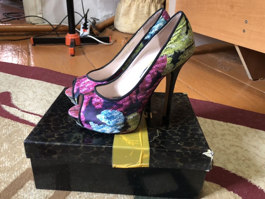 Продам туфли basconi