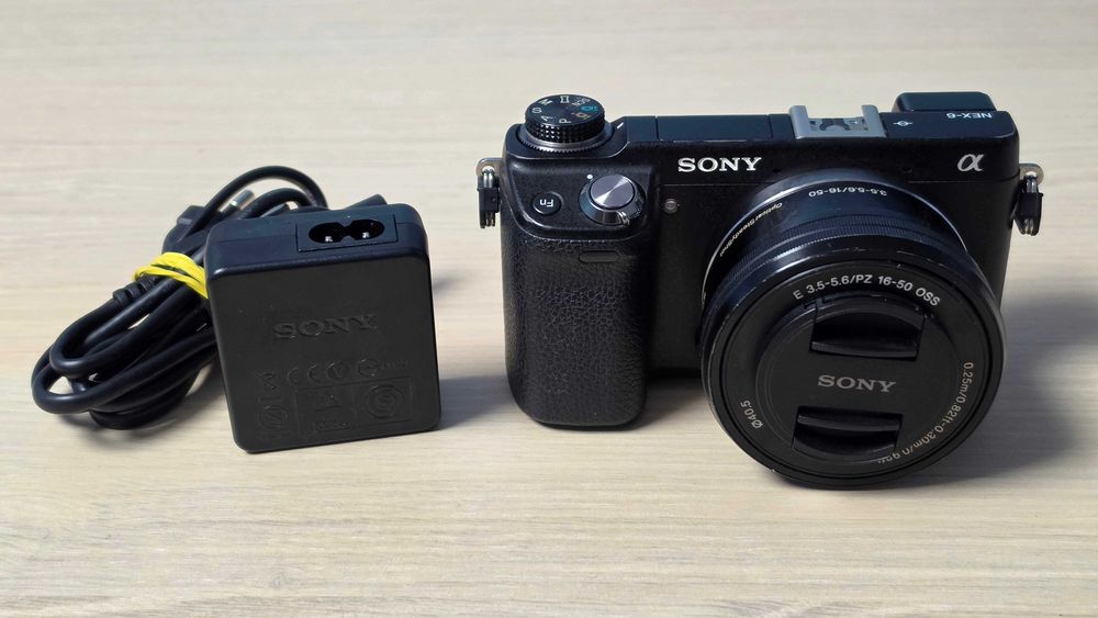 Vând aparat foto mirrorless Sony NEX-6