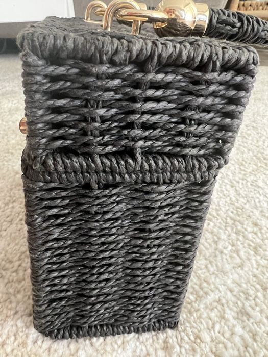 Ратанова чанта със златисти детайли