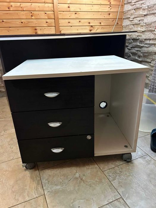 Офис бюро и шкаф / заедно или отделно/