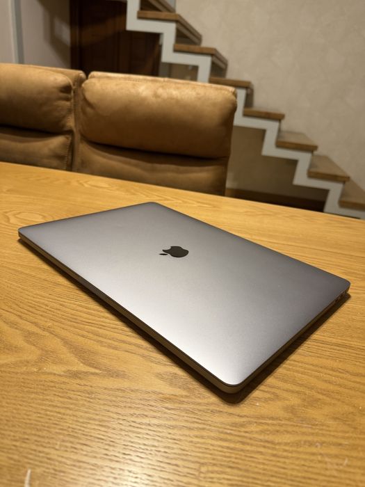 Laptop Apple MacBook Pro 16" Touchbar i7 16 GB Ram 500 SSD 2019