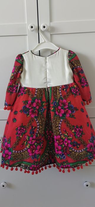 Rochiță / Rochie 1 an cu trena și motive traditionale