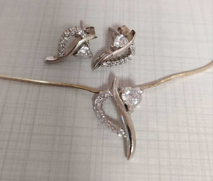 Сребърен комплект - колие, висулка и обеци