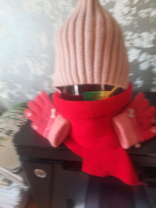 Продам шапки для девочки