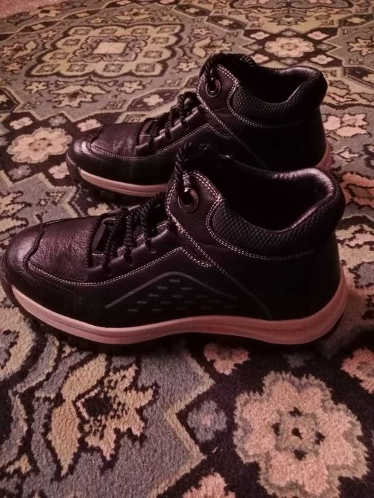 Продам новые демисизонные кросовки.