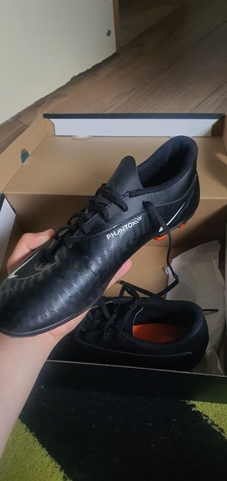 Ghete de fotbal Nike Phantom noi