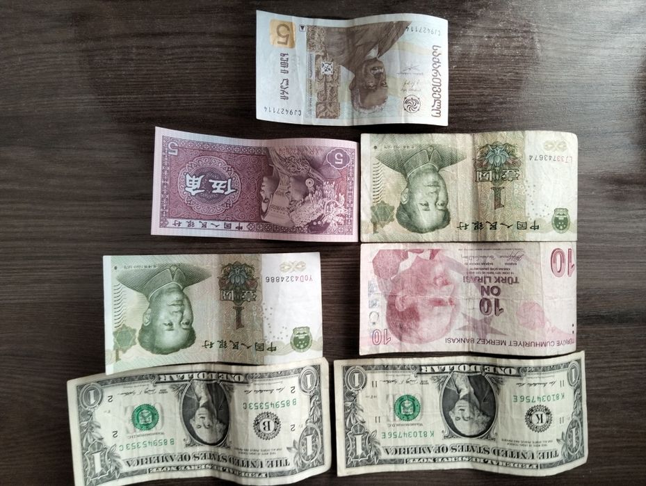 Купюры и монеты продам