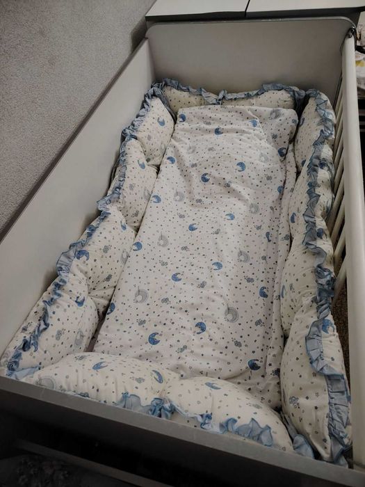 Бебешко легло с вграден скрин и чекмеджета