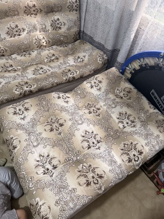 Продам Диван в хорошем состоянии