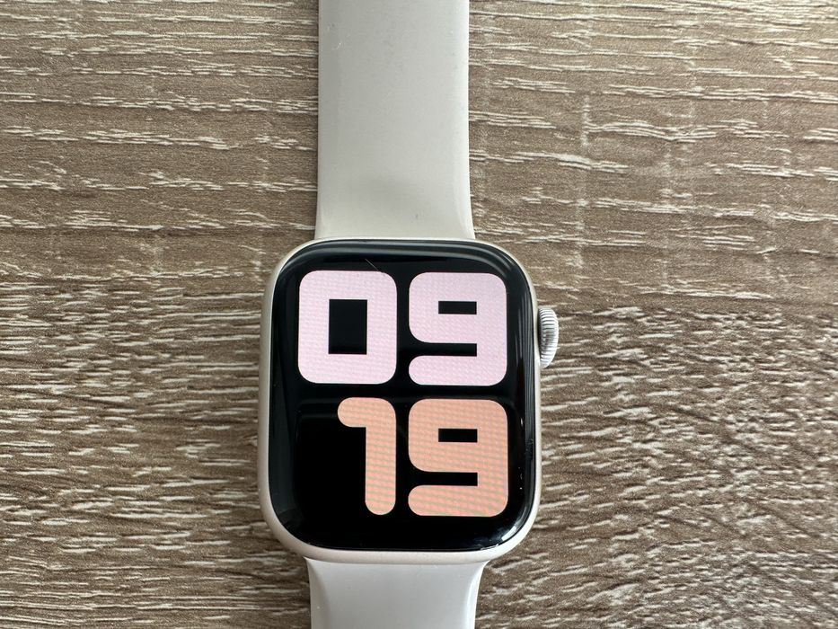 Apple Watch Series 8 41mm Starlight, батерия 98%, почти нов