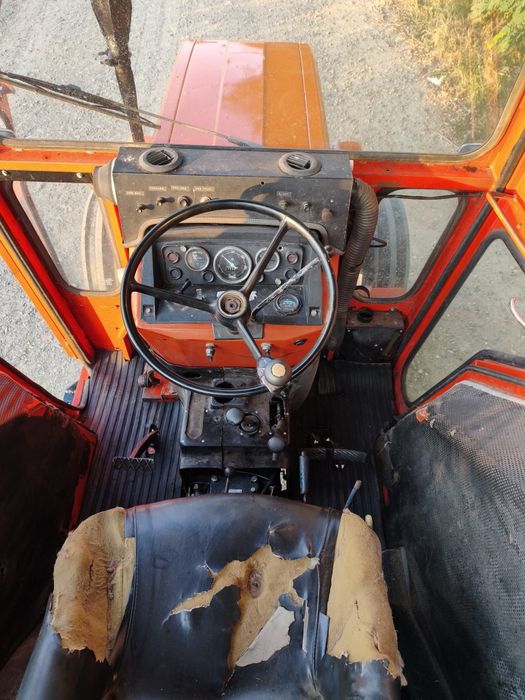 Tractor Universal 445 in stare foarte buna de funcționare