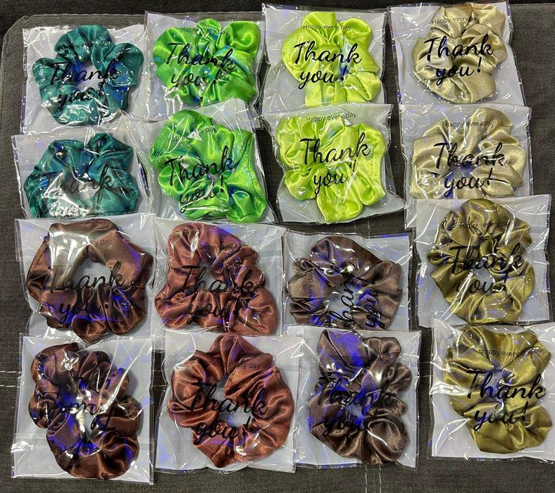 Скрънчита от сатен и плюш