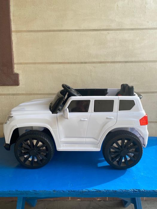 Новая машинка детская