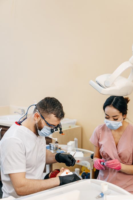 Врач стоматолог терапевт