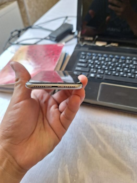 IPhone X продаётся