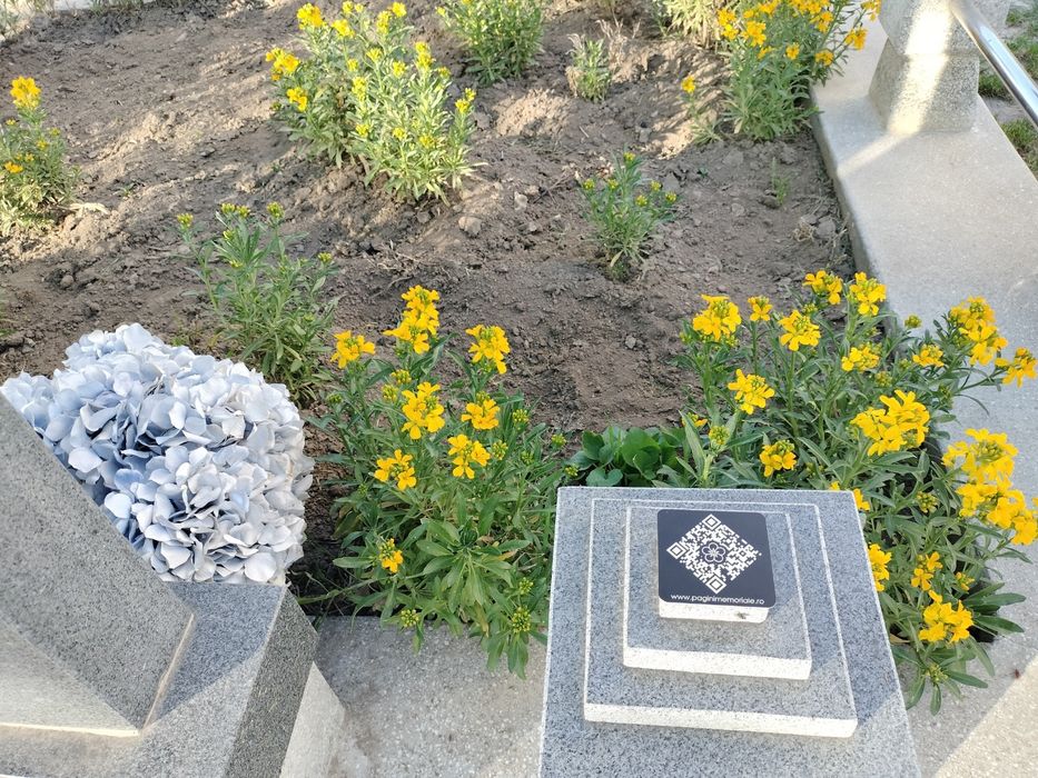 Plăcuță QR pentru monument + Pagină memorială digitală