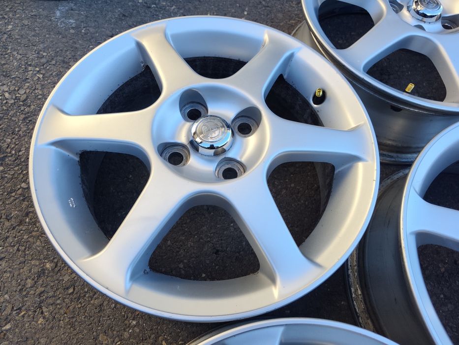 15" оригинални алуминиеви джанти за Toyota Yaris...