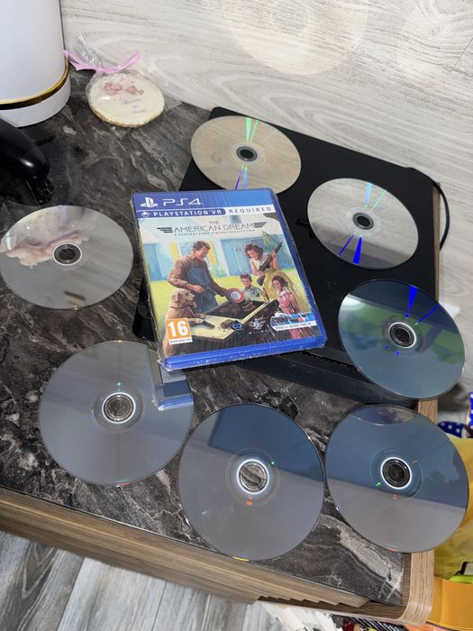 Продавам PlayStation 4 Pro + 8 игри в отлично състояние!