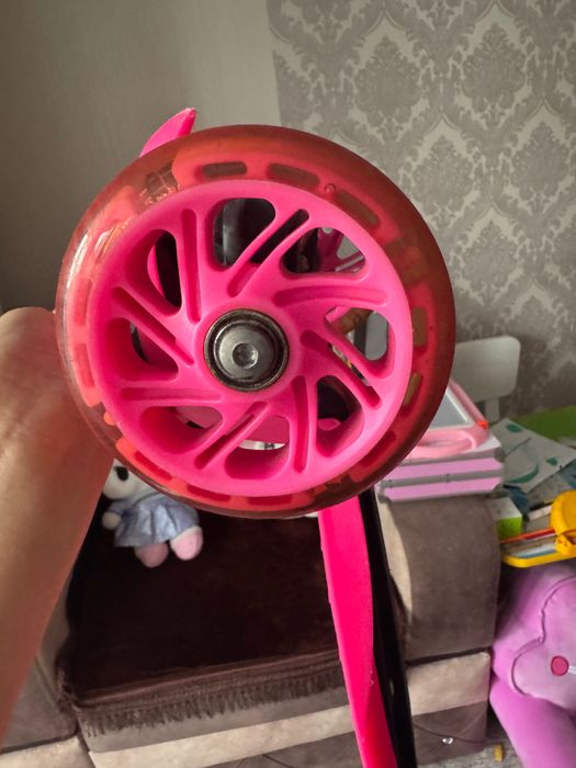 Детский самокат в хорошем состоянии 2000тг.