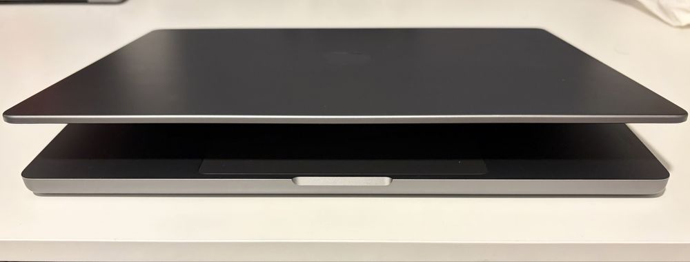 Macbook Pro 16, ** M1 Max**, 64 RAM, **1  TB** 87% Sanatate Full Box Ca Nou