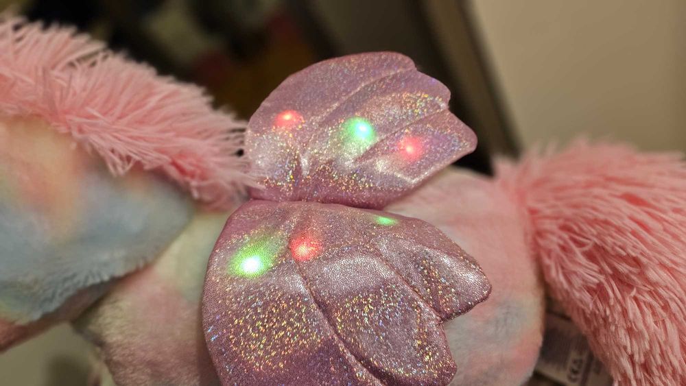 Jucarie plus UNICORN cu lumini si sunete marime medie ca NOUA