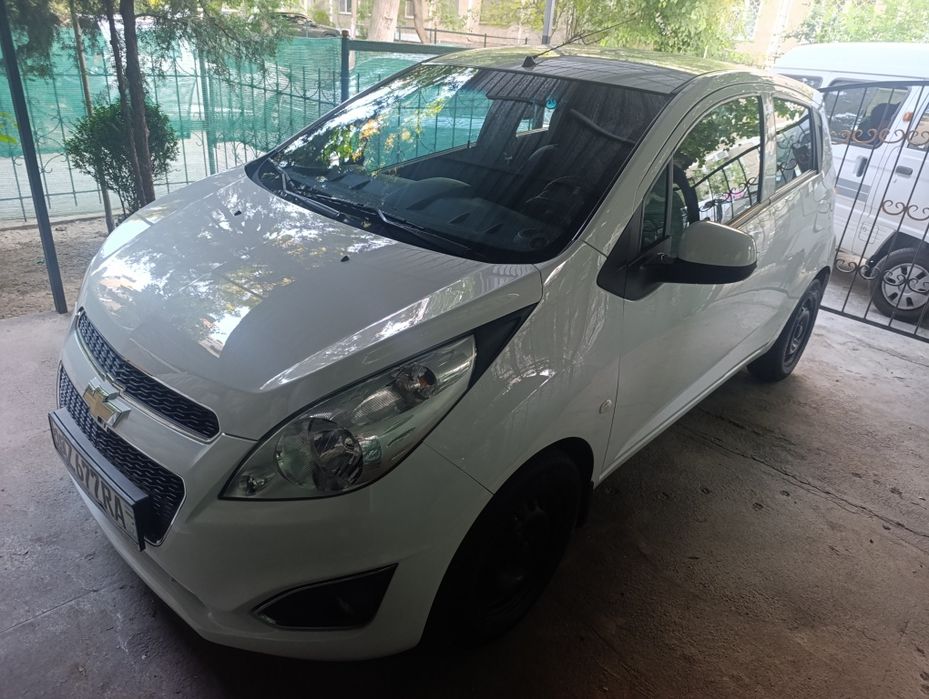 Chevrolet spark в идеальном состояний год 2019 бензин